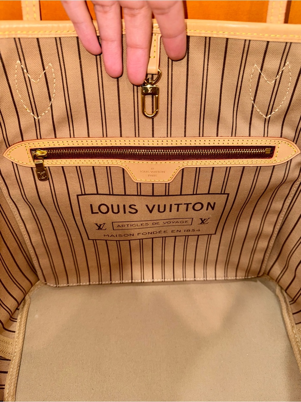 Louis Vuitton Classic Monogram Neverfull MM - Picture 11 of 16